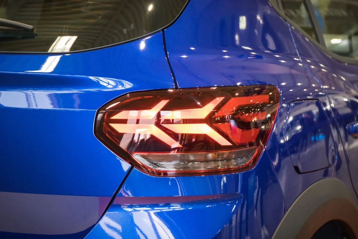 Wybór auta: Hybrydy plug-in kontra Dacia Sandero